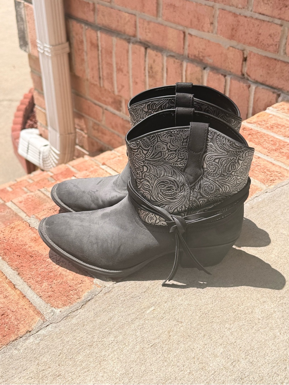 Black Western Cowboy Boots Embossed Paisley Short Ankle Booties - Picture 1 of 4